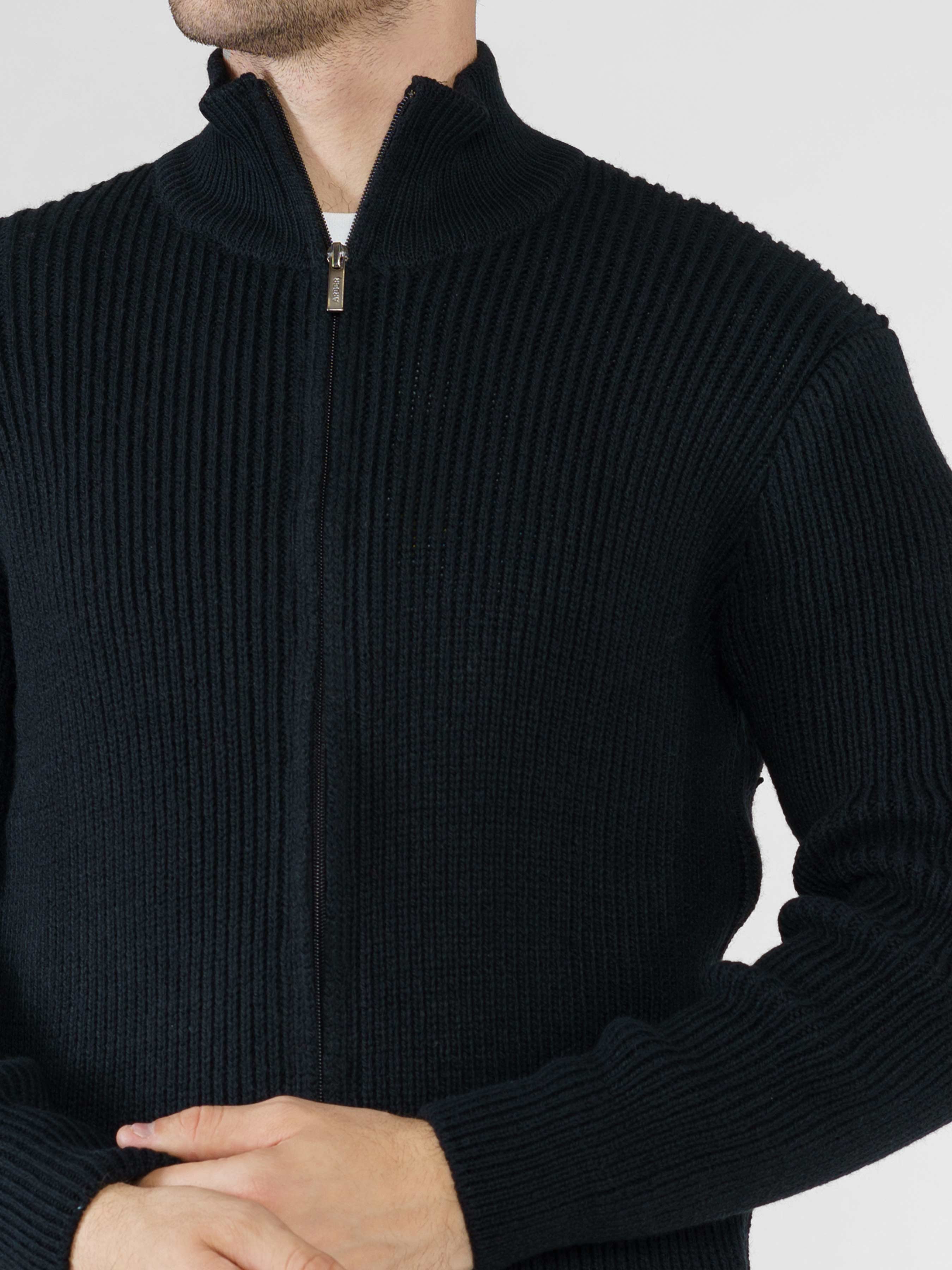 Stylish Men's Zipper Sweatshirt - Perfect for Every Occasion CA1M10.34.02