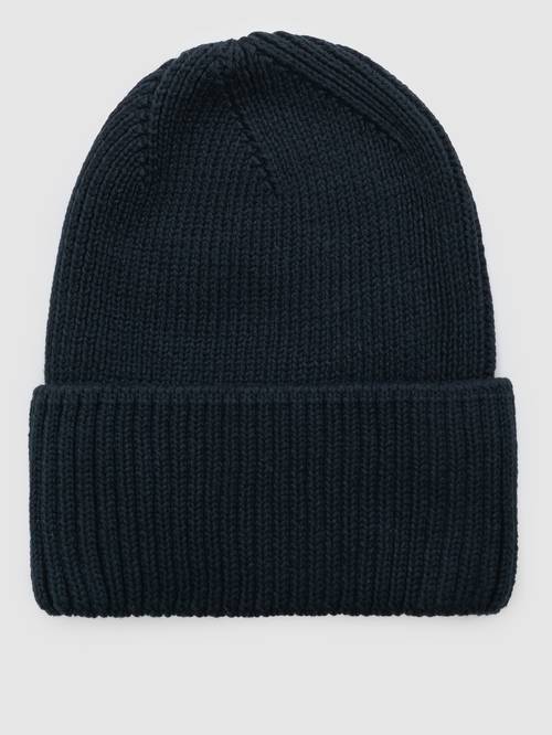 Cozy Women's Black Hat for Winter Adventures CA1W19.02.02